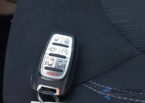 2024 Chrysler Voyager Lx z USA, uszkodzony, nr VIN 2C4RC1CG2RR146836